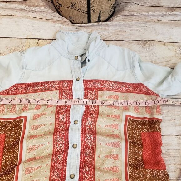 Lucky Brand Snap Button Top - Picture 10 of 12